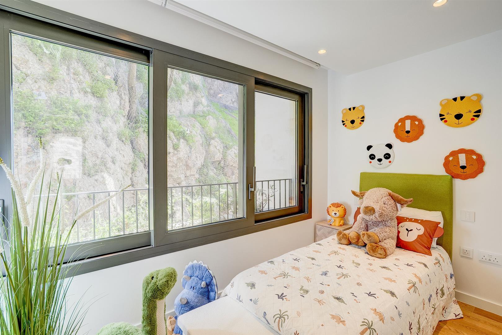 Image of House - 4 Bedrooms - 3 Bathrooms for Sale in North Gorge-Gibraltar, Image 26